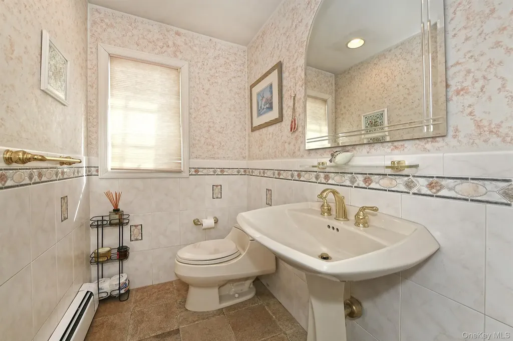 17 Susan Lane Dix Hills NY 11746