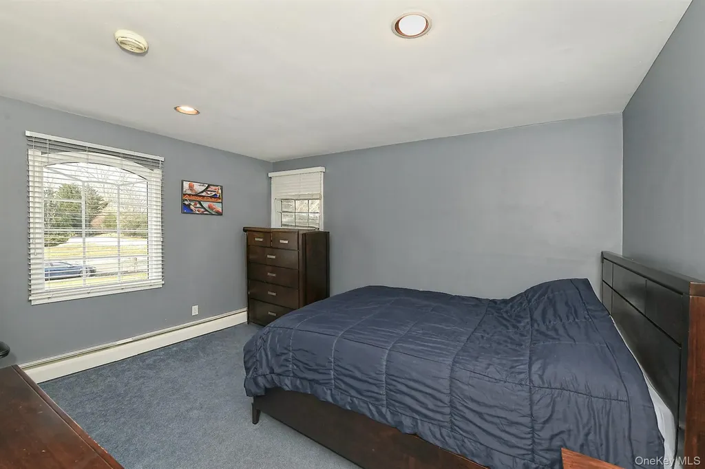 17 Susan Lane Dix Hills NY 11746