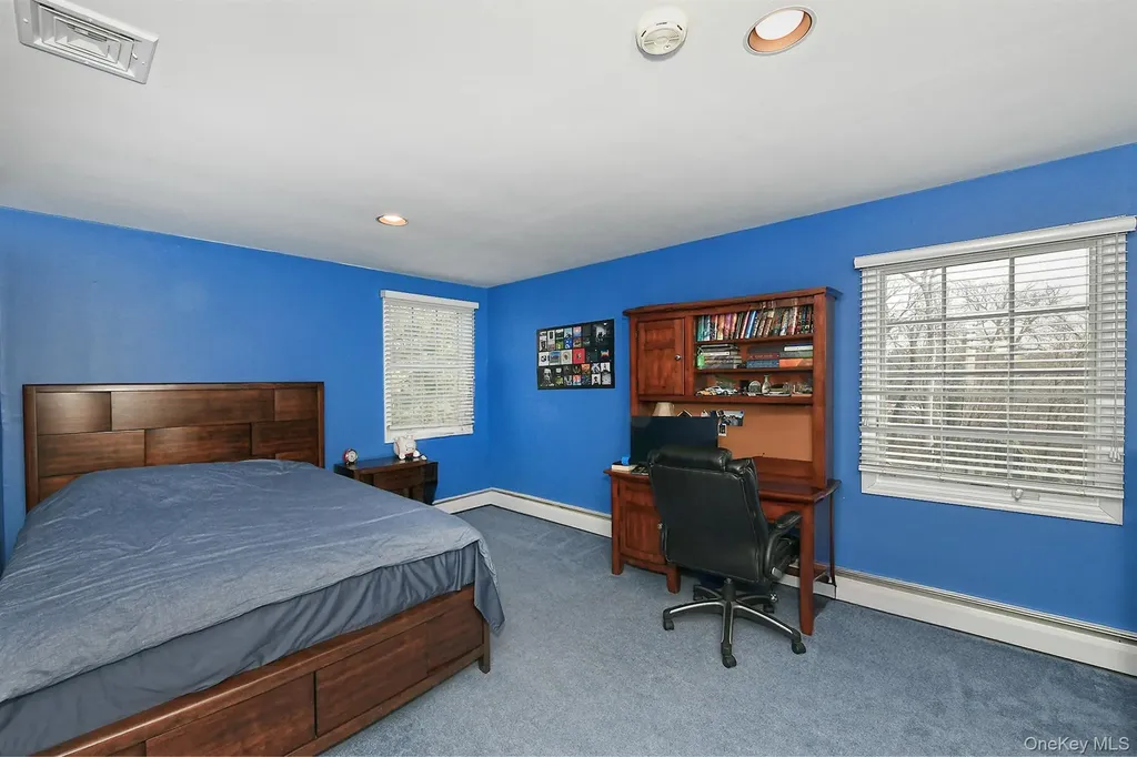 17 Susan Lane Dix Hills NY 11746
