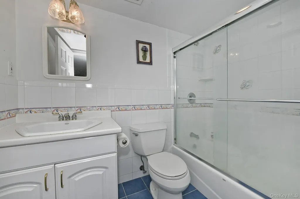 17 Susan Lane Dix Hills NY 11746