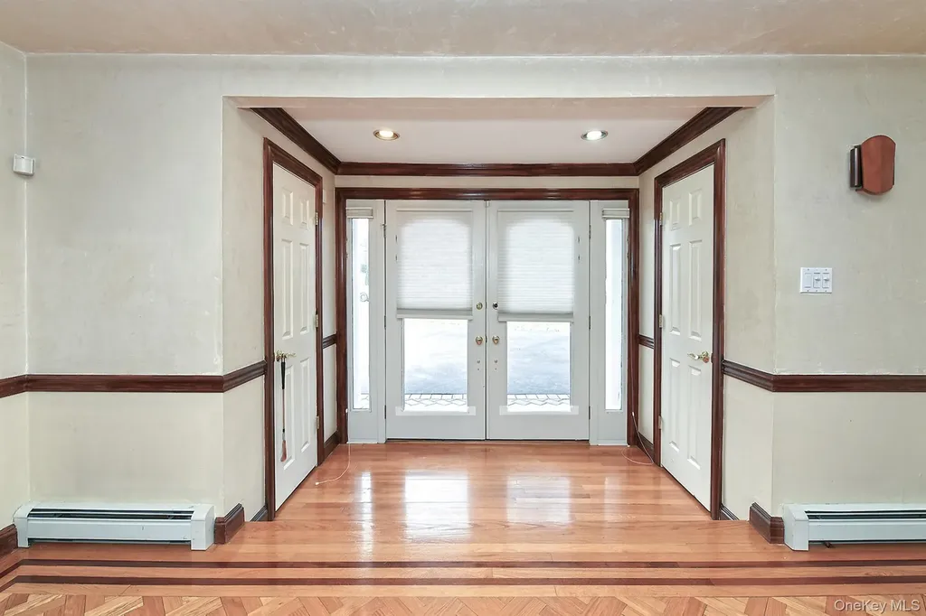 17 Susan Lane Dix Hills NY 11746