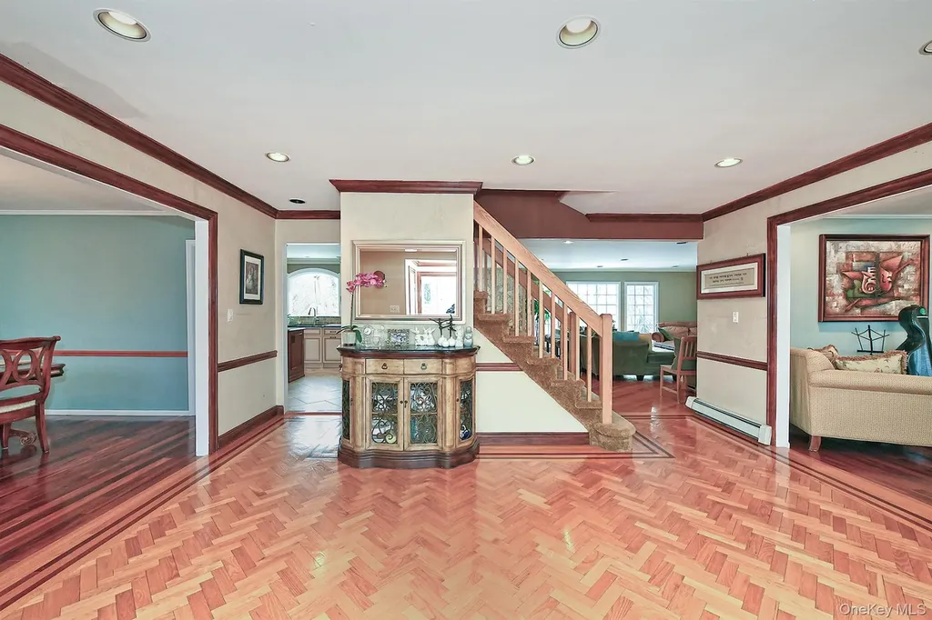 17 Susan Lane Dix Hills NY 11746