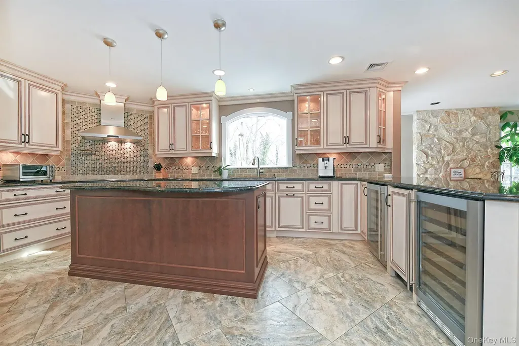17 Susan Lane Dix Hills NY 11746
