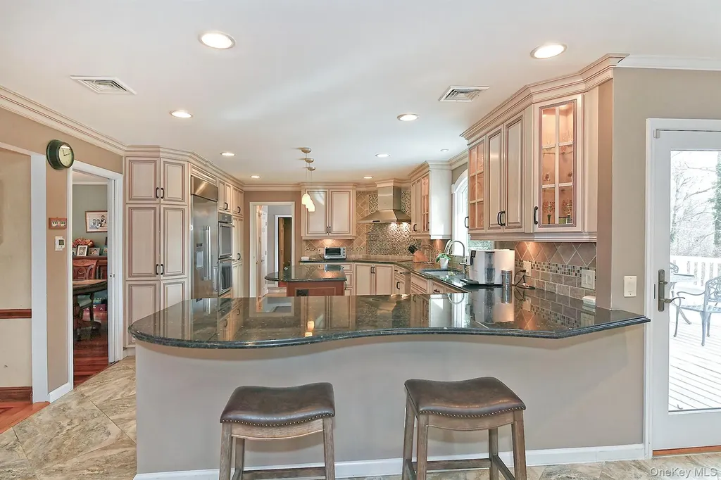17 Susan Lane Dix Hills NY 11746