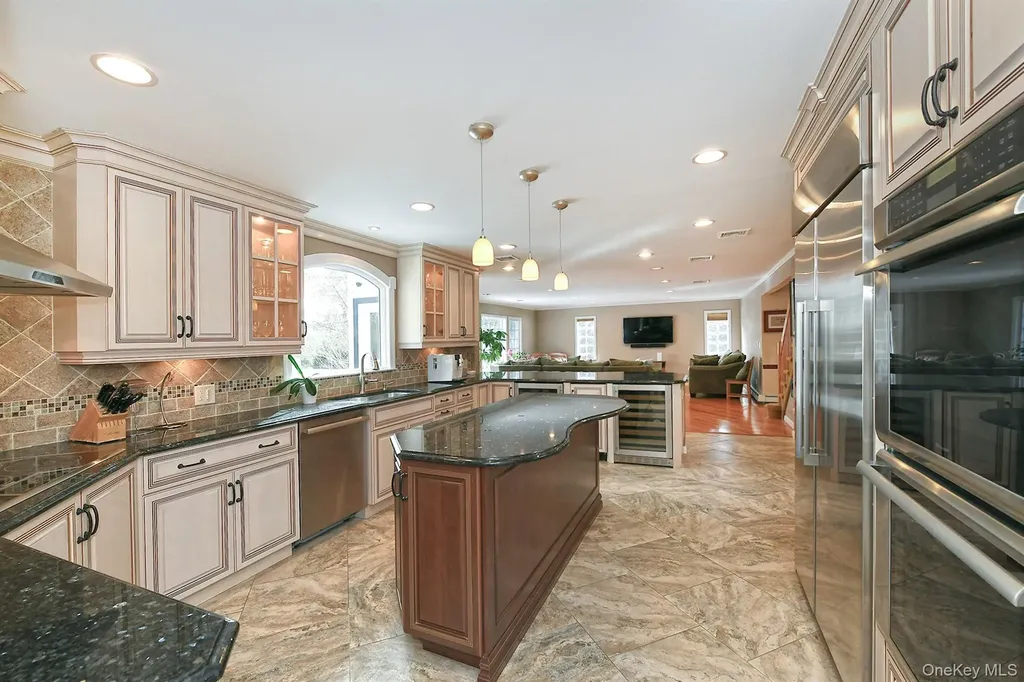 17 Susan Lane Dix Hills NY 11746
