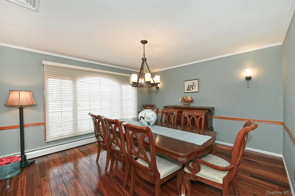 17 Susan Lane Dix Hills NY 11746