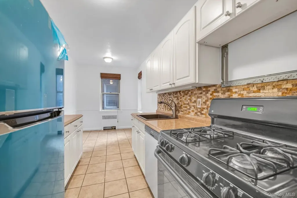 2080 Barnes Avenue Bronx NY 10462