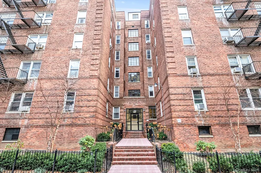 2080 Barnes Avenue Bronx NY 10462