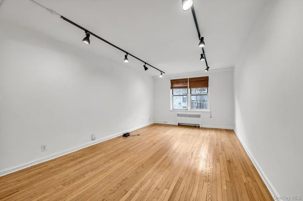 2080 Barnes Avenue Bronx NY 10462