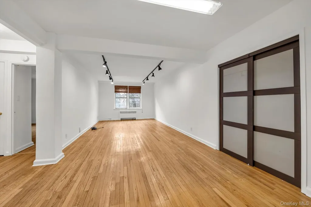 2080 Barnes Avenue Bronx NY 10462