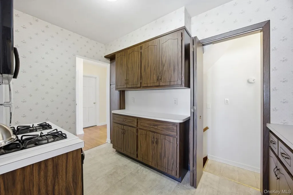 54 Aberdeen Road New Hyde Park NY 11040