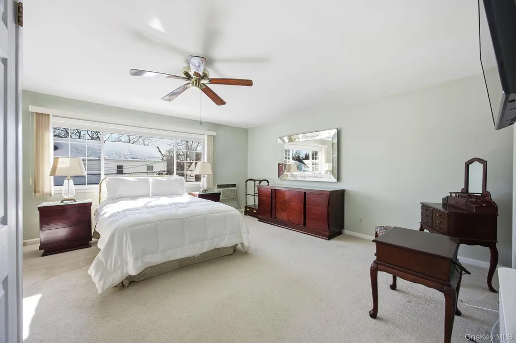 54 Aberdeen Road New Hyde Park NY 11040