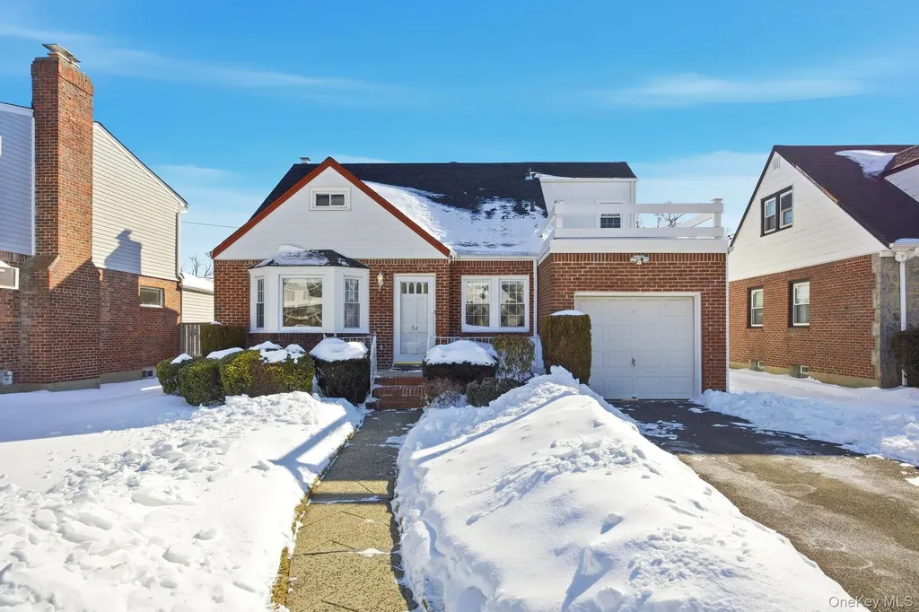 54 Aberdeen Road New Hyde Park NY 11040