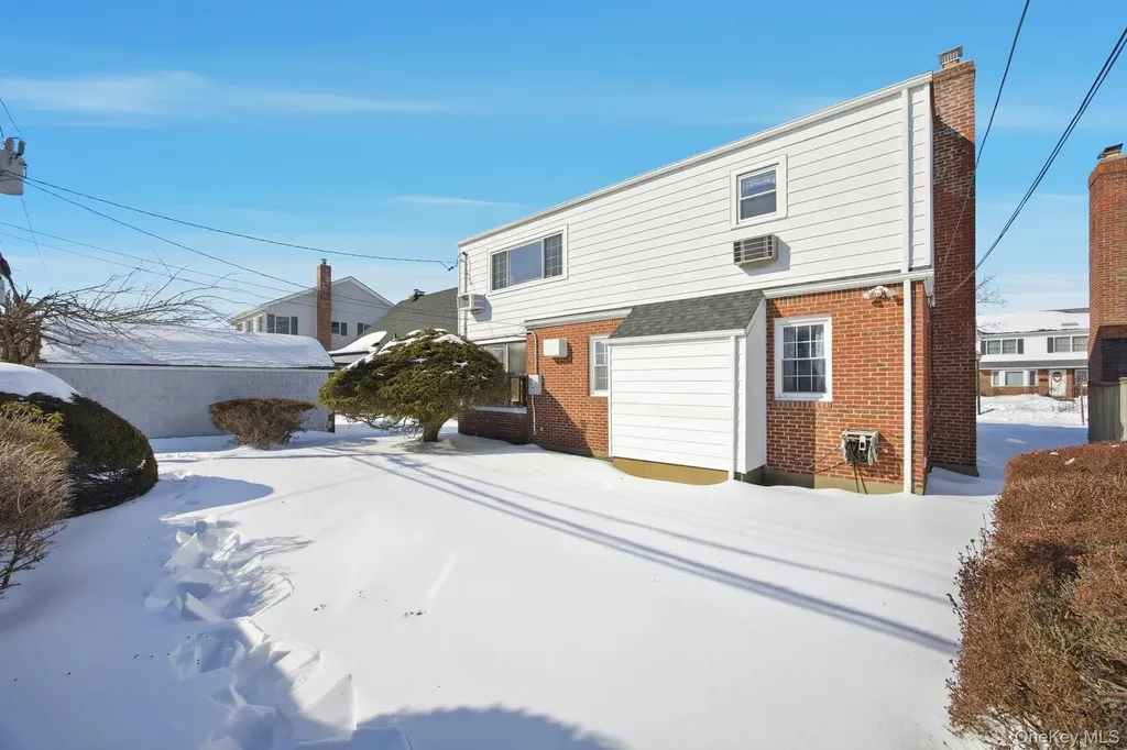 54 Aberdeen Road New Hyde Park NY 11040