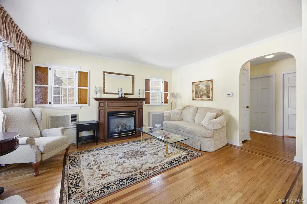 54 Aberdeen Road New Hyde Park NY 11040