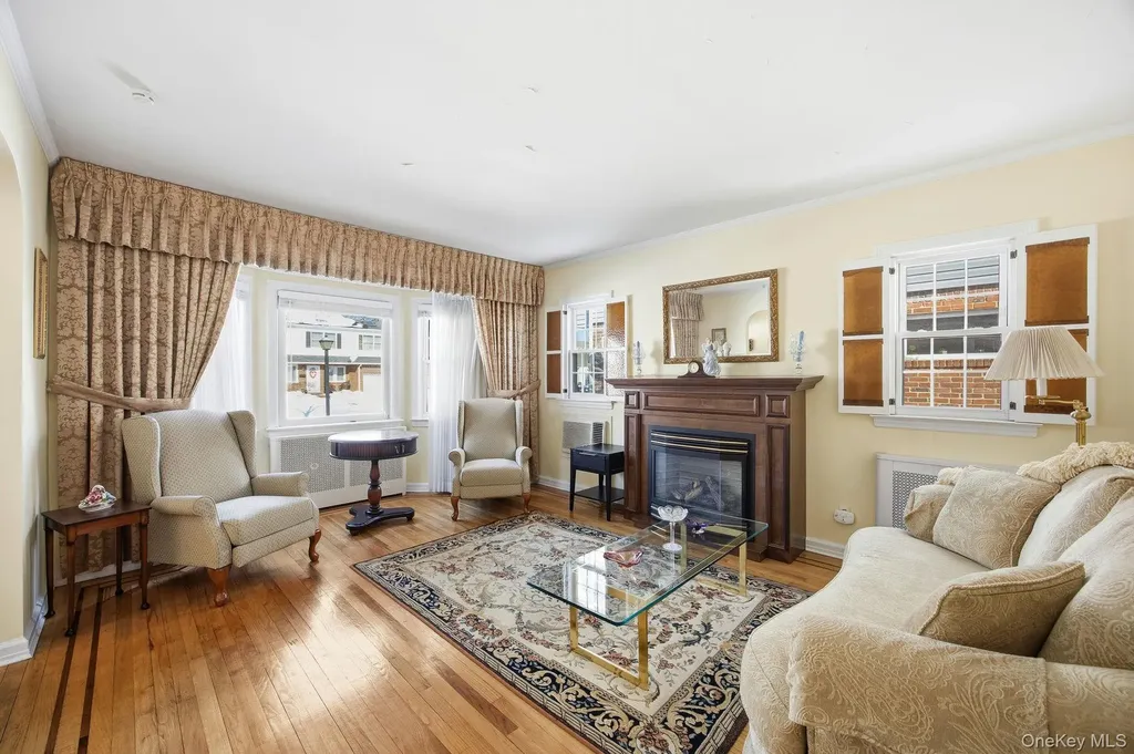 54 Aberdeen Road New Hyde Park NY 11040