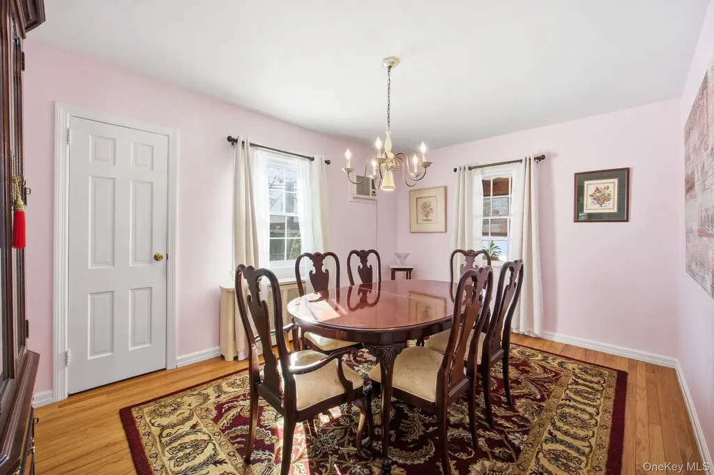 54 Aberdeen Road New Hyde Park NY 11040
