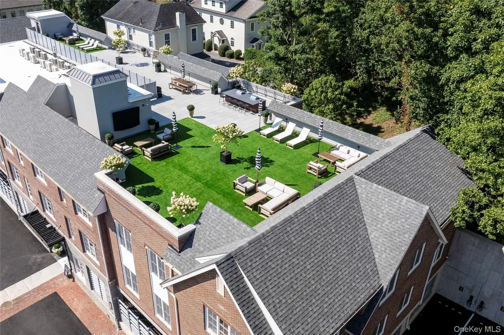100 E Putnam Avenue Greenwich CT 06807