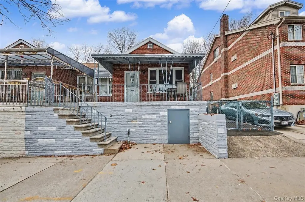 2715 Dewitt Place Bronx NY 10469