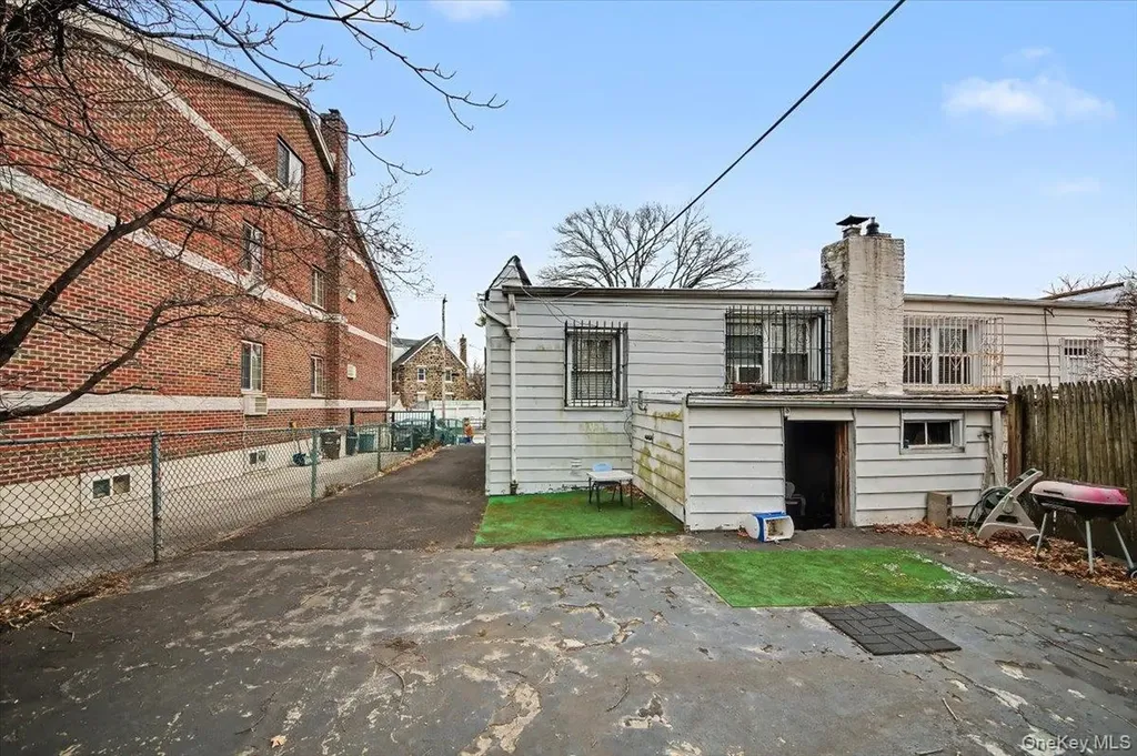 2715 Dewitt Place Bronx NY 10469