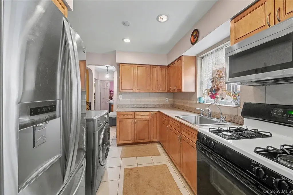 2715 Dewitt Place Bronx NY 10469