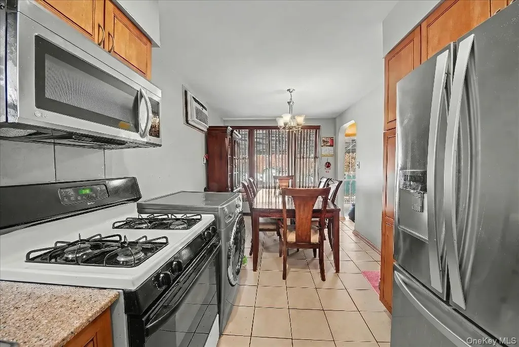 2715 Dewitt Place Bronx NY 10469
