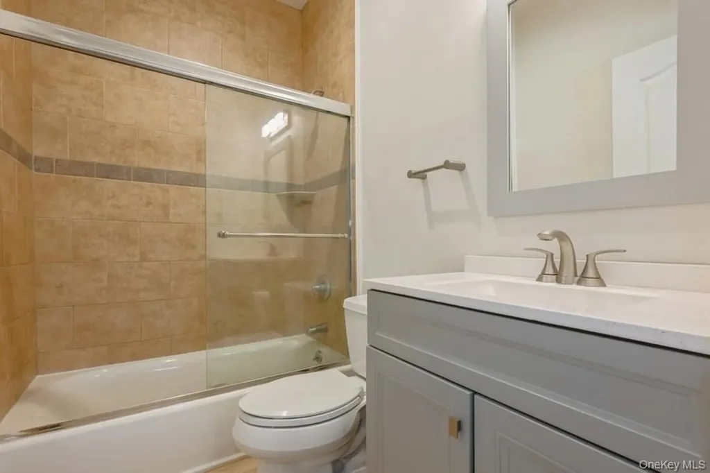 26 The Hemlocks Roslyn Estates NY 11576