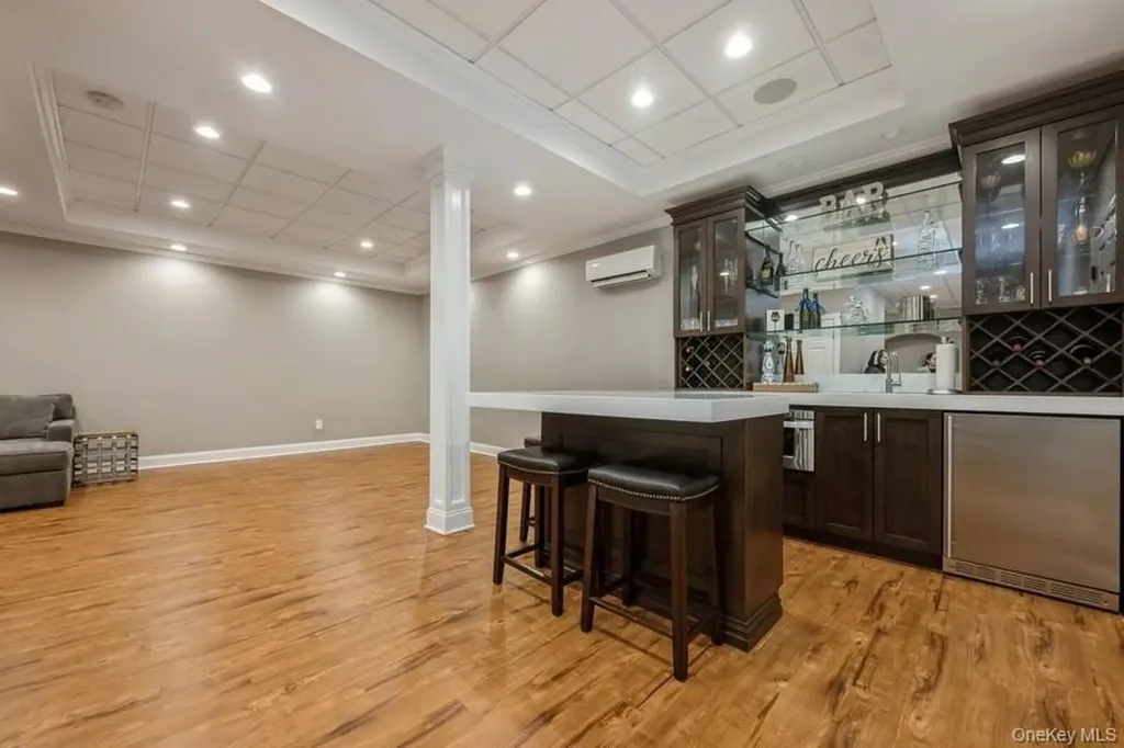26 The Hemlocks Roslyn Estates NY 11576