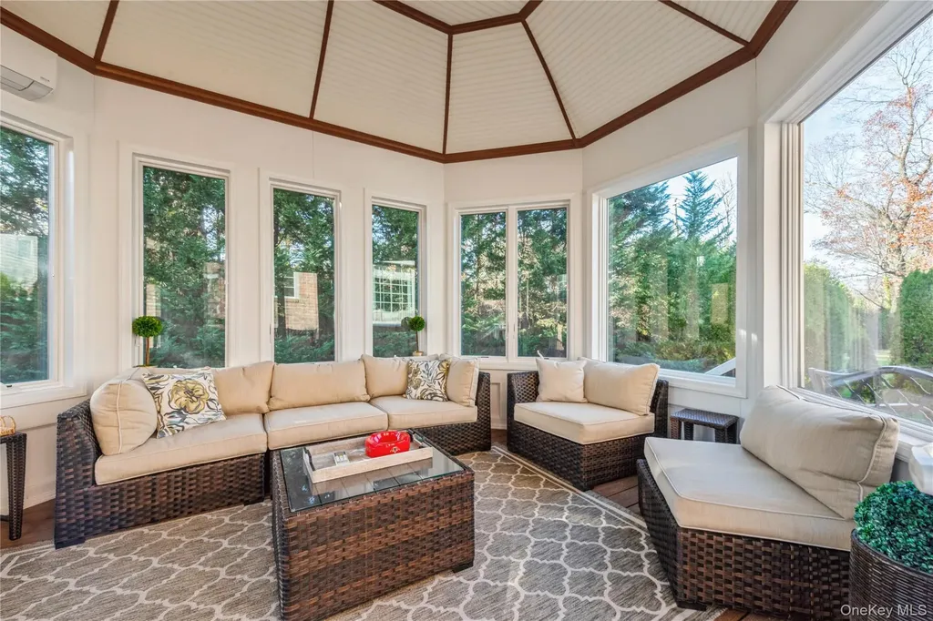 26 The Hemlocks Roslyn Estates NY 11576