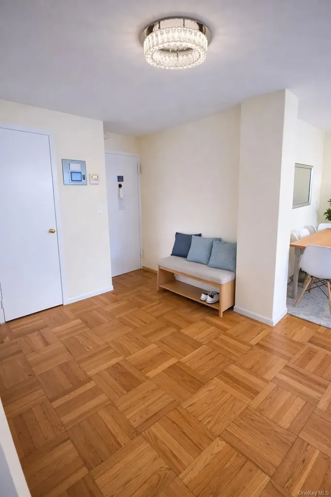 21-20 33rd Road Astoria NY 11106