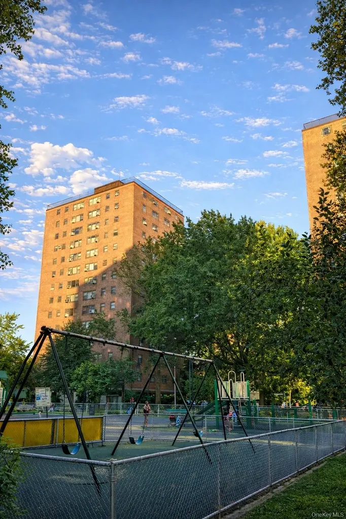 21-20 33rd Road Astoria NY 11106