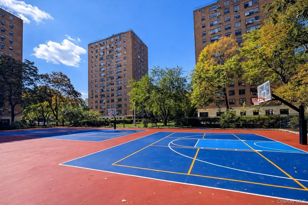 21-20 33rd Road Astoria NY 11106
