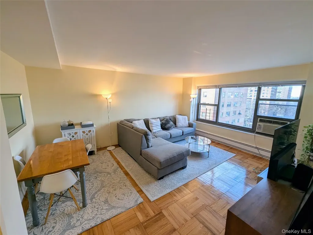 21-20 33rd Road Astoria NY 11106