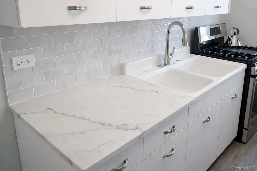 21-20 33rd Road Astoria NY 11106