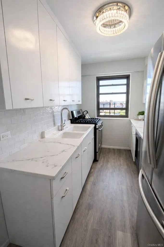21-20 33rd Road Astoria NY 11106