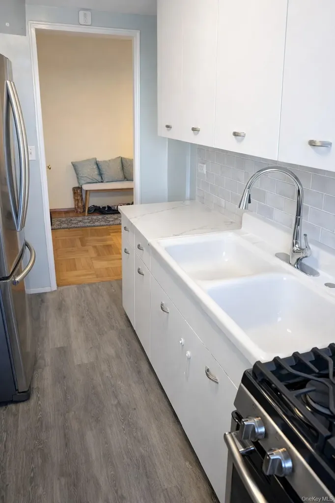 21-20 33rd Road Astoria NY 11106