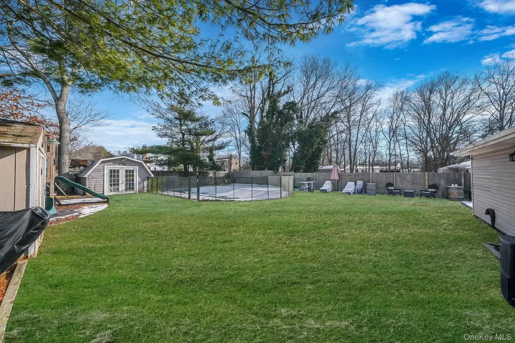 35 Strafford Street Mastic NY 11950