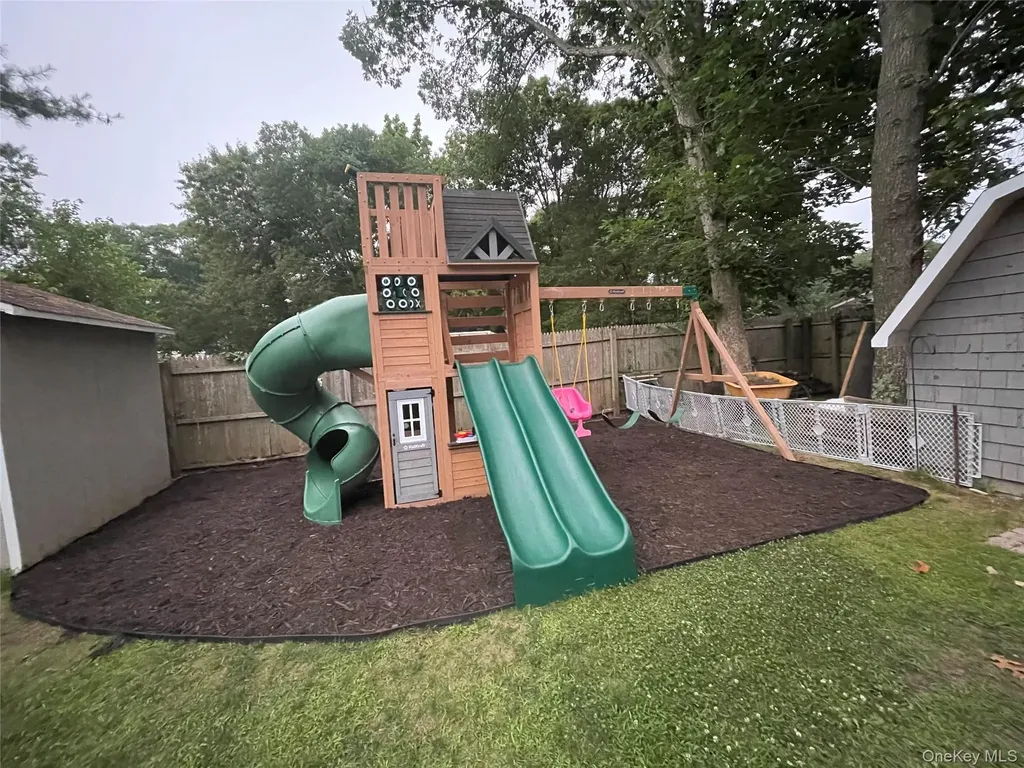 35 Strafford Street Mastic NY 11950
