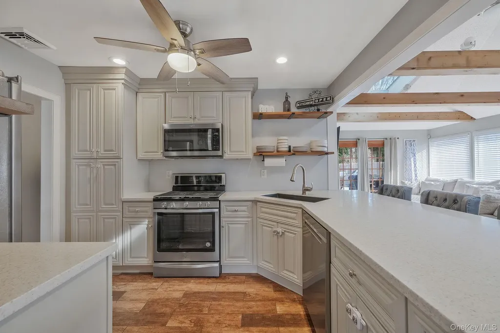 35 Strafford Street Mastic NY 11950