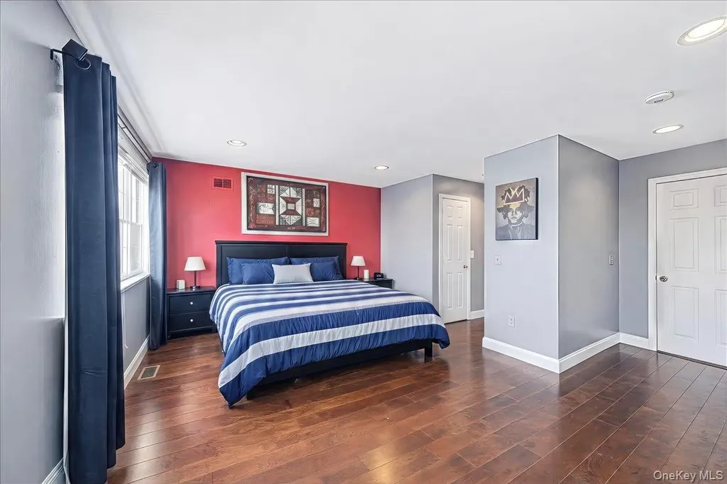 126 Mermaid Lane Bronx NY 10473