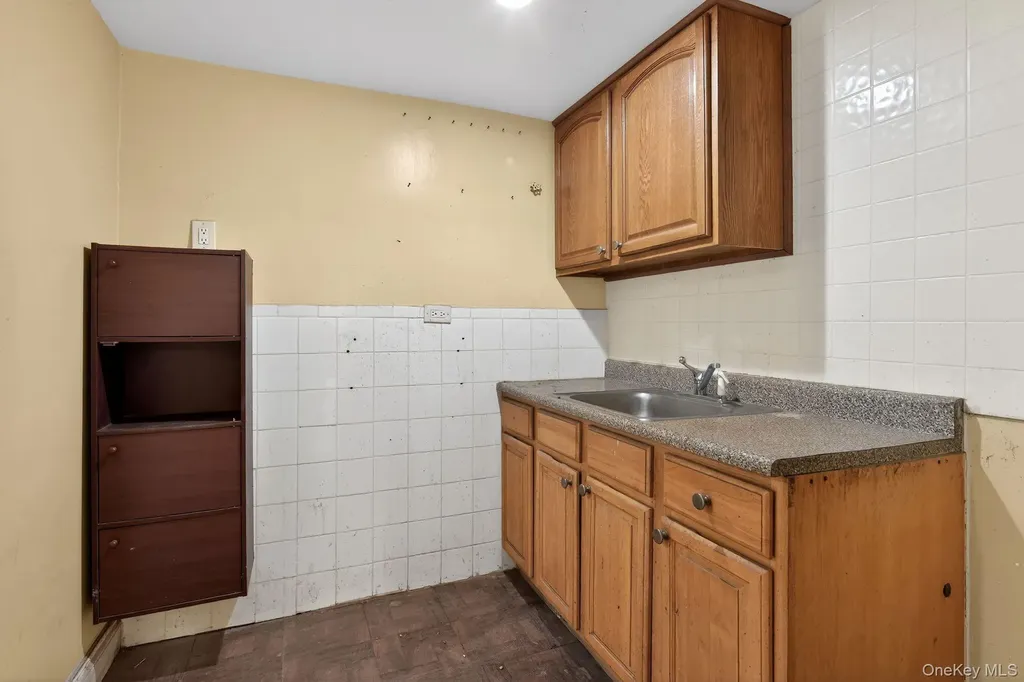 4817 Wilder Avenue Bronx NY 10470
