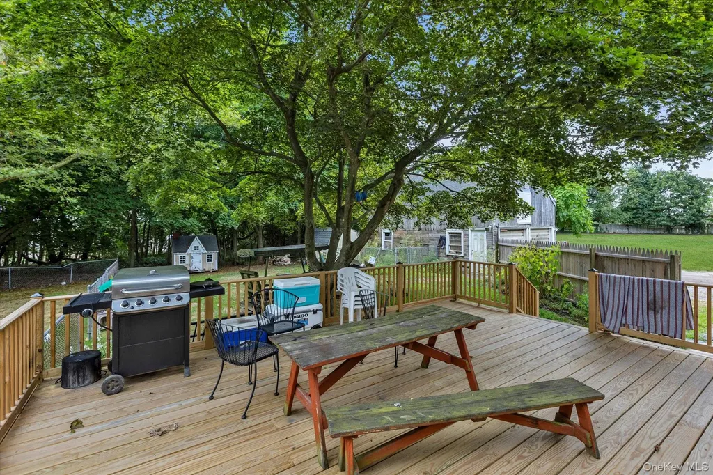 653 Main Road Aquebogue NY 11931