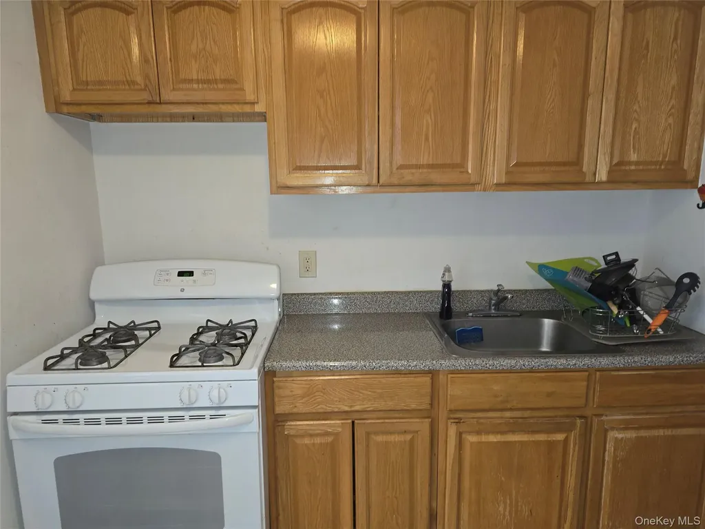 1332 Metropolitan Avenue Bronx NY 10462
