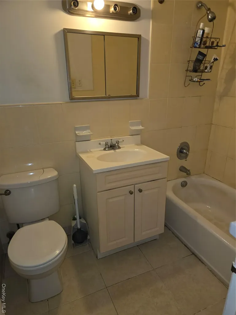 1332 Metropolitan Avenue Bronx NY 10462