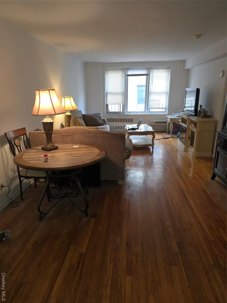 1332 Metropolitan Avenue Bronx NY 10462