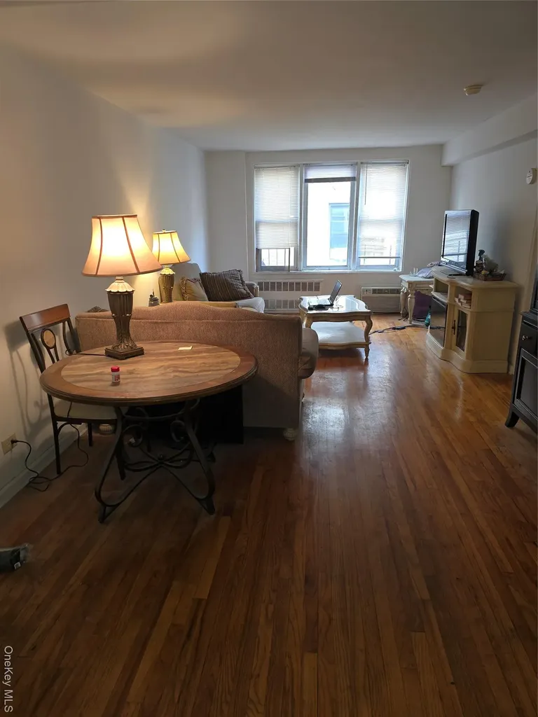 1332 Metropolitan Avenue Bronx NY 10462