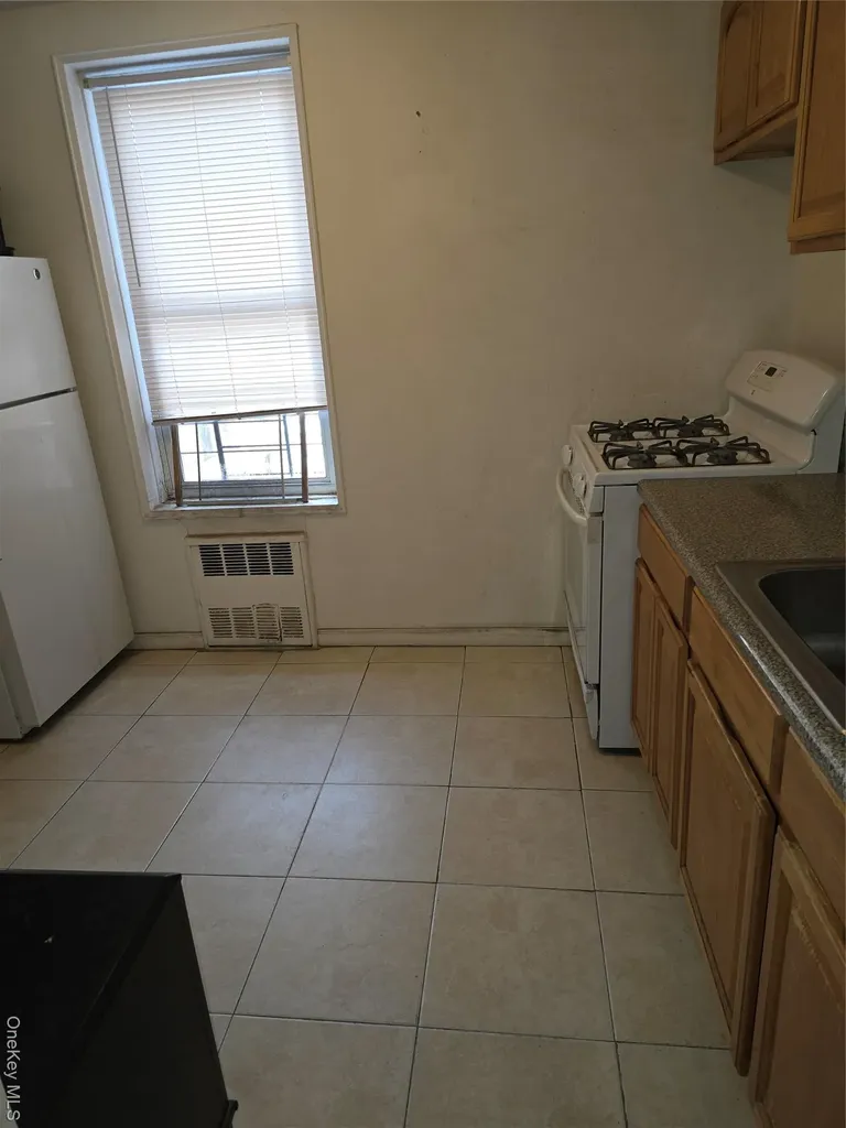 1332 Metropolitan Avenue Bronx NY 10462