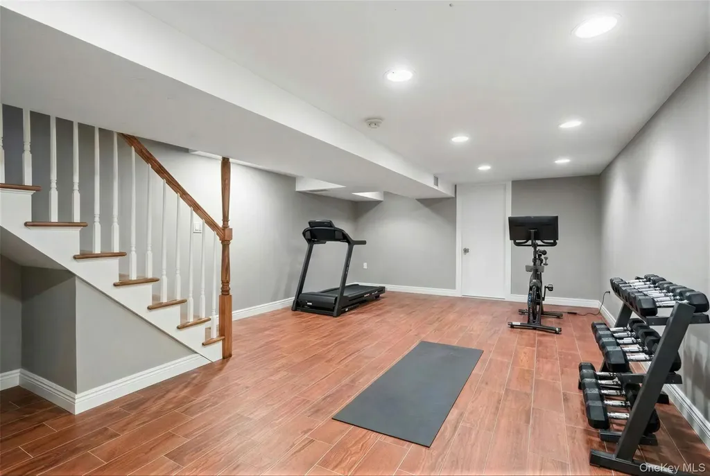 6 Old Oak Road Rye Brook NY 10573