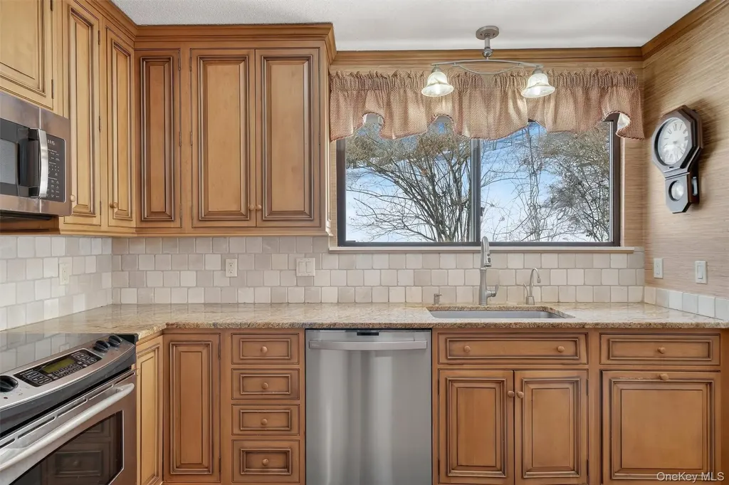 228 Heritage Hills Somers NY 10589