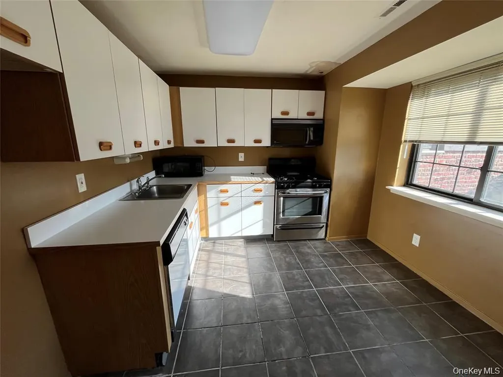 45 Newbrook Lane Bay Shore NY 11706